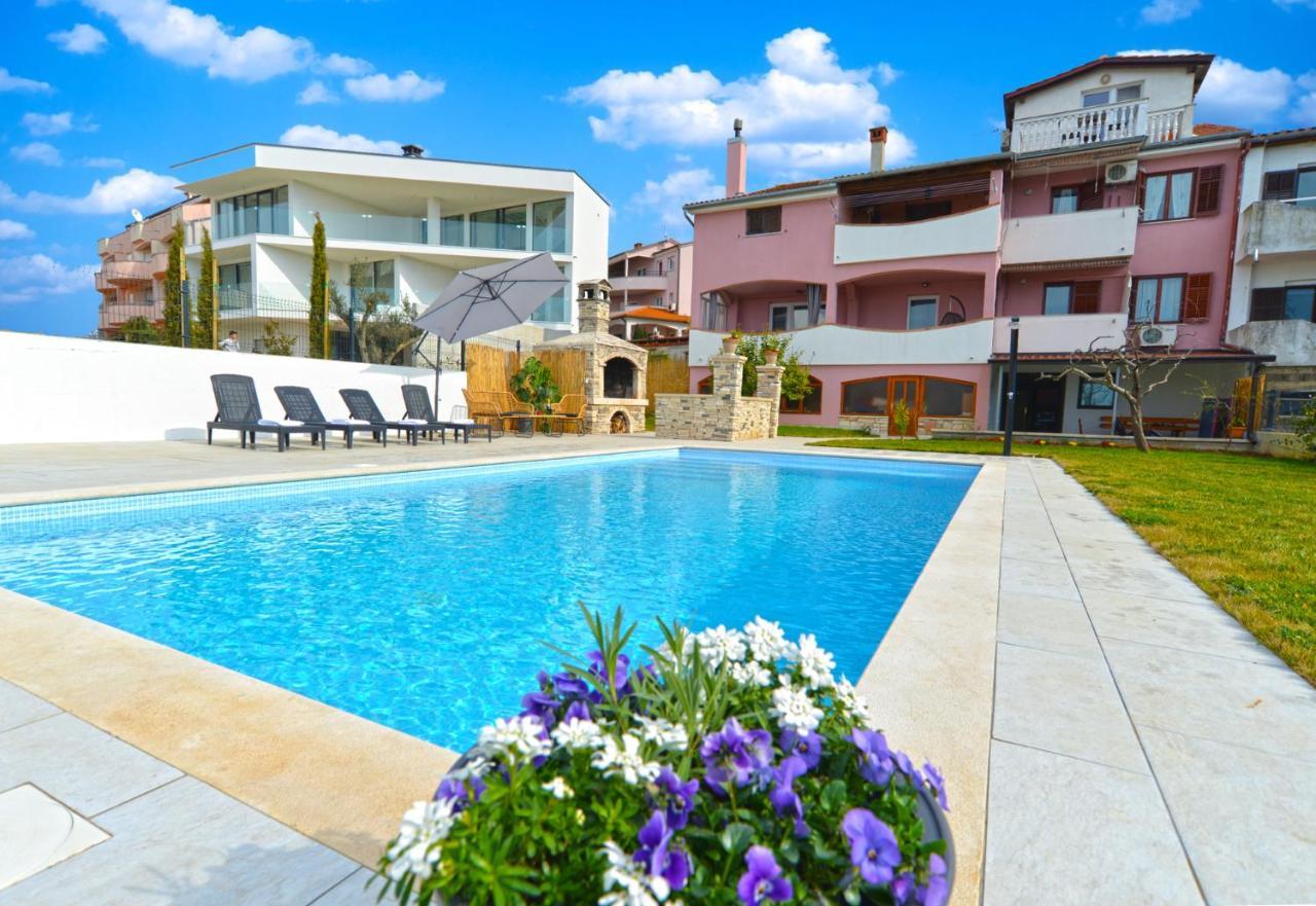 Apartments Violete 742 Pula Bagian luar foto