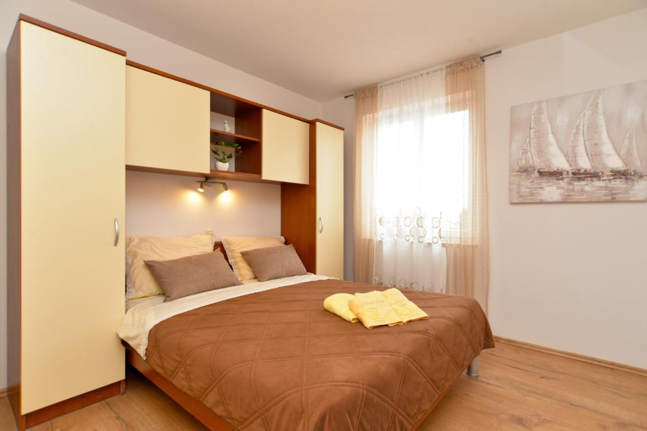 Apartments Violete 742 Pula Bagian luar foto