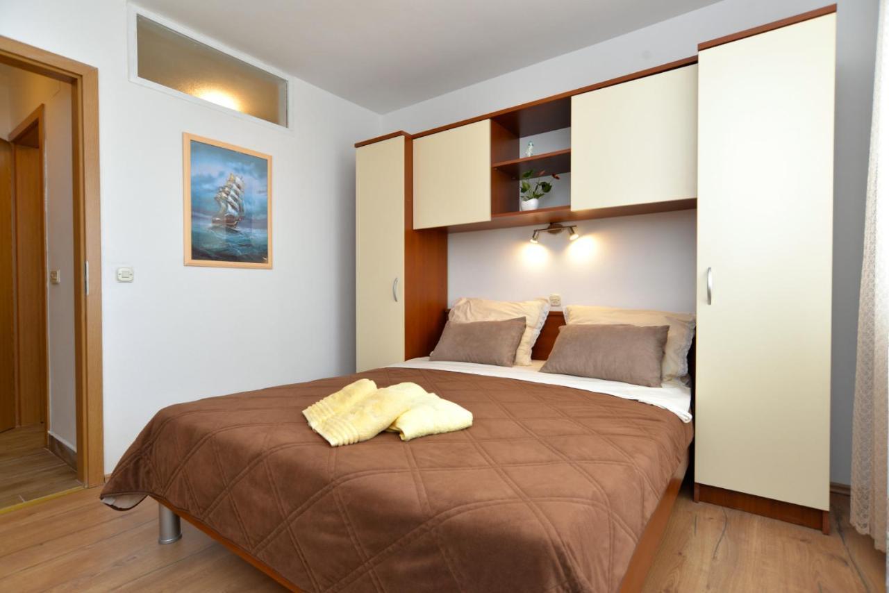 Apartments Violete 742 Pula Bagian luar foto