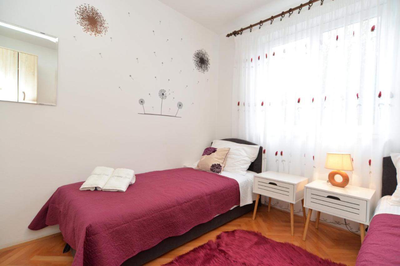 Apartments Violete 742 Pula Bagian luar foto