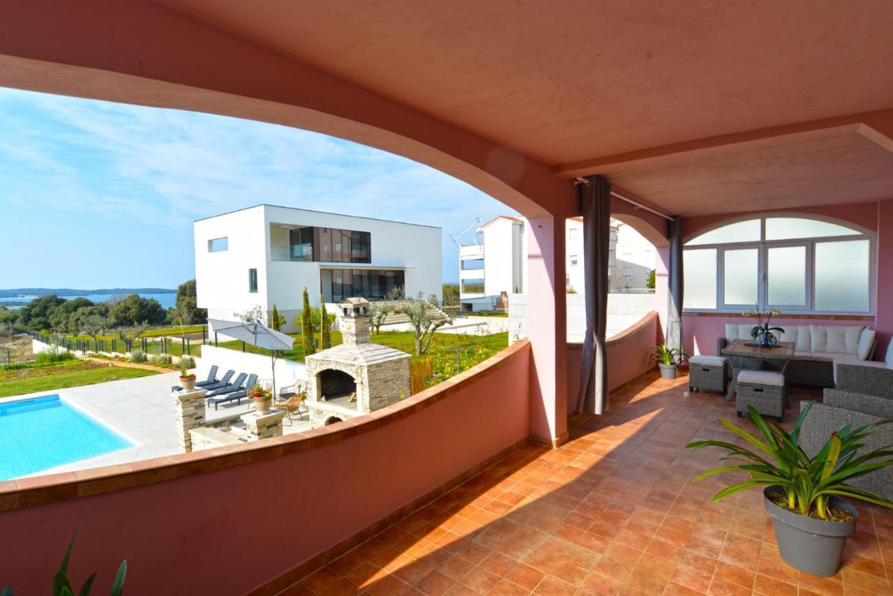Apartments Violete 742 Pula Bagian luar foto