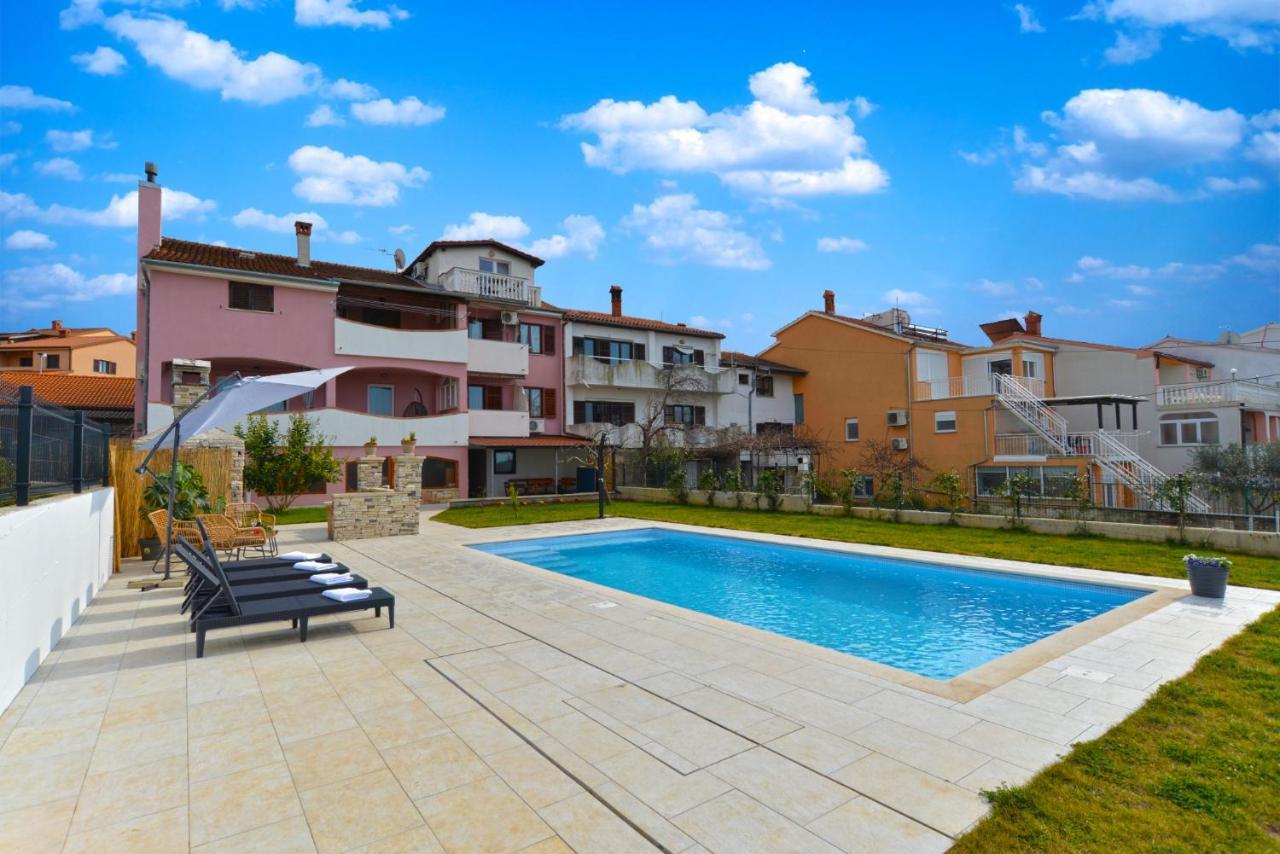 Apartments Violete 742 Pula Bagian luar foto