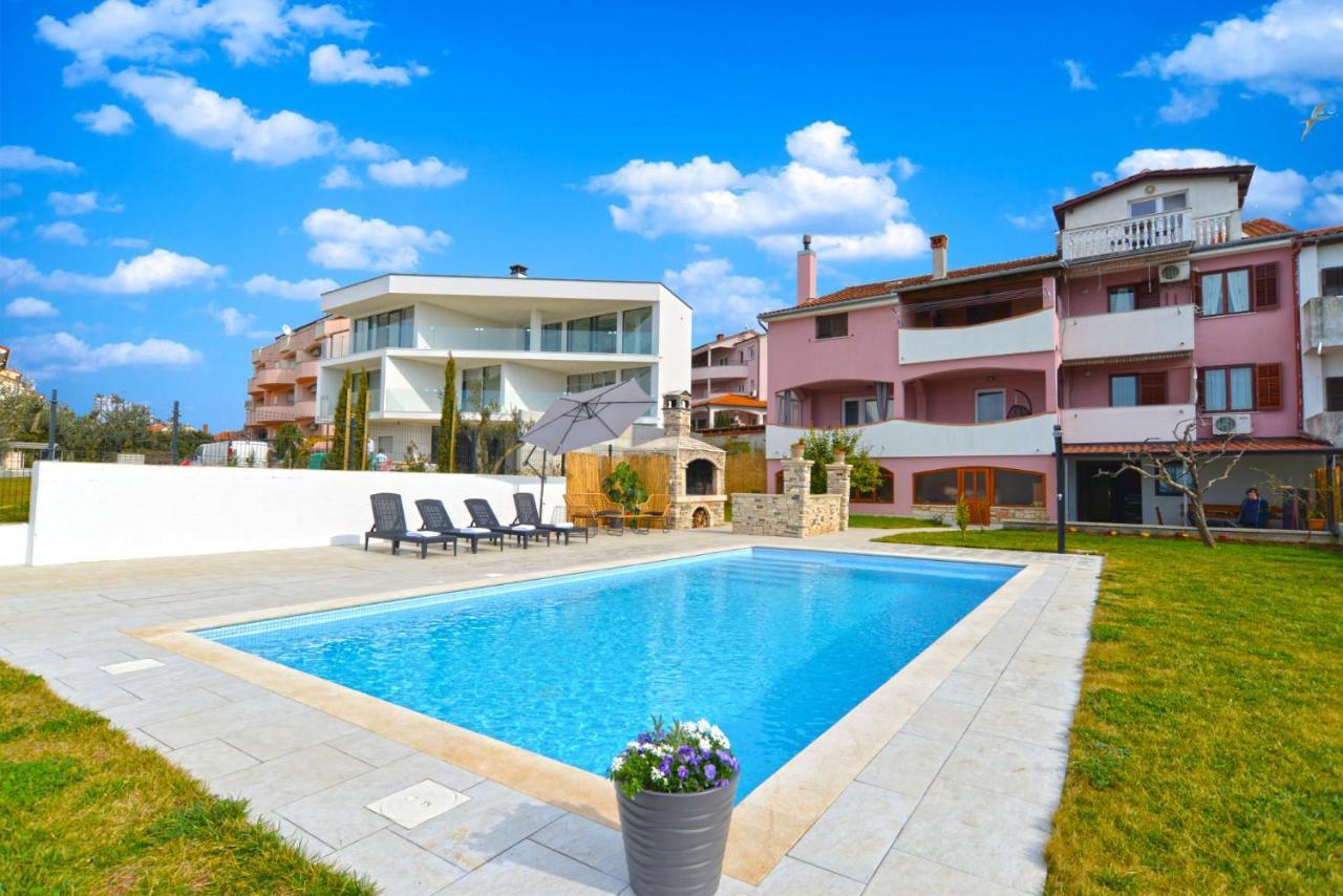 Apartments Violete 742 Pula Bagian luar foto